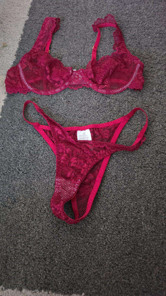 Conjunto Rojo Sujetador y Calzón de Encaje – Lencería